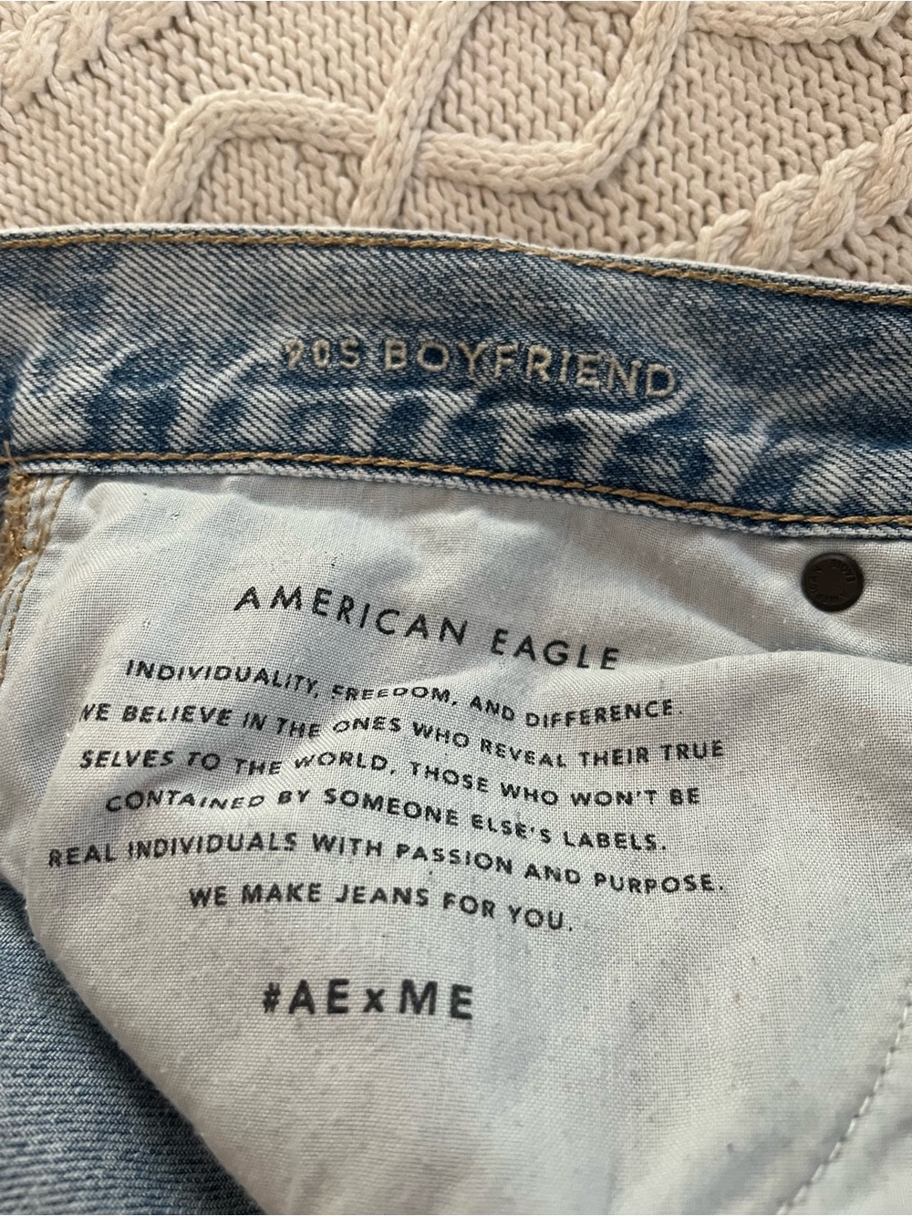 American Eagle Outfitters Light Wash 90’s Boyfriend Jeans Women’s Size 8 - Picture 3 of 16
